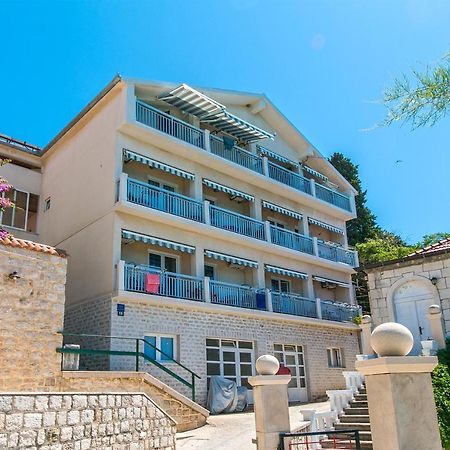 Apartments By The Sea Brist, Makarska - 15714 Podaca Luaran gambar